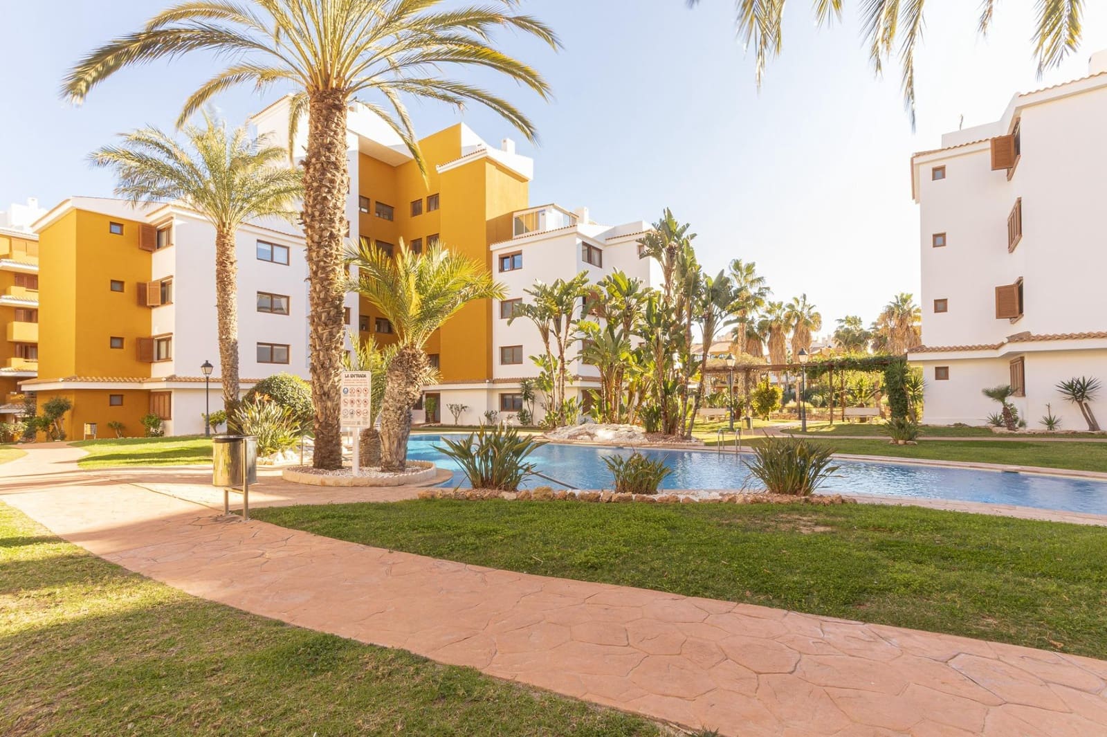 2 bedroom Apartment for sale in Punta Prima with pool garage - € 260,000 (Ref: 9622422)