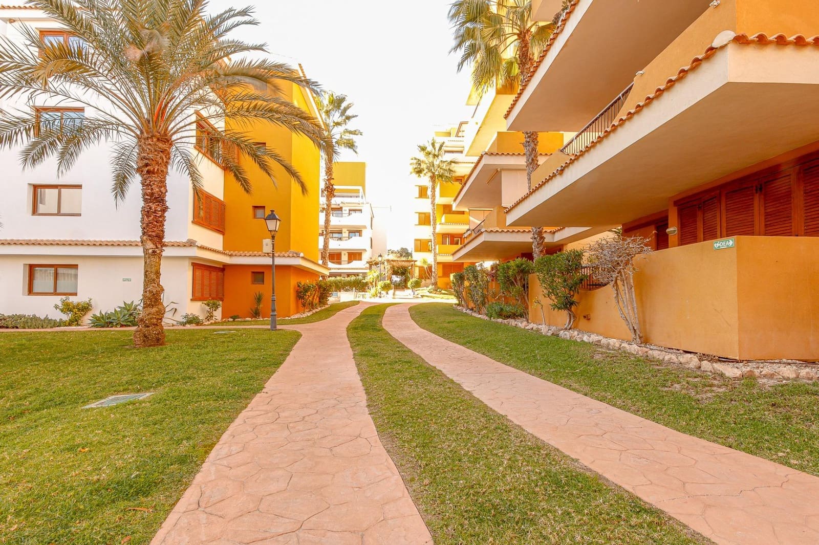 2 bedroom Apartment for sale in Punta Prima with pool garage - € 260,000 (Ref: 9622422)