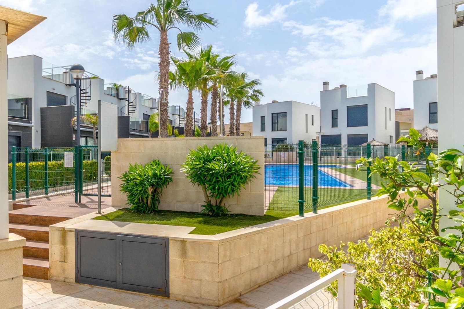 3 Zimmer Bungalow zu verkaufen in Punta Prima mit Pool - 299.000 € (Ref: 9639558)