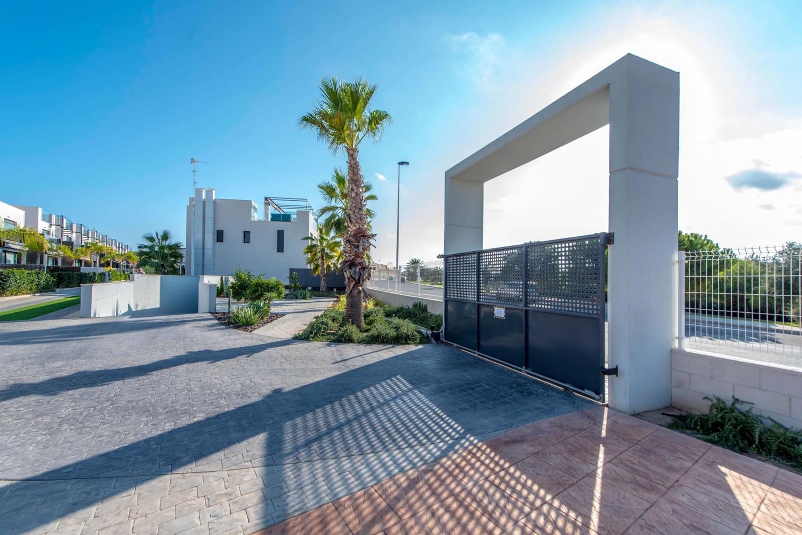 3 Zimmer Bungalow zu verkaufen in Punta Prima mit Pool - 299.000 € (Ref: 9639558)