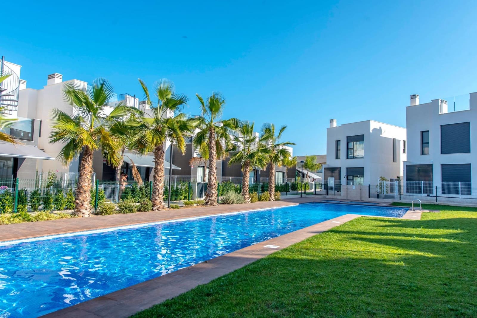 3 Zimmer Bungalow zu verkaufen in Punta Prima mit Pool - 299.000 € (Ref: 9639558)