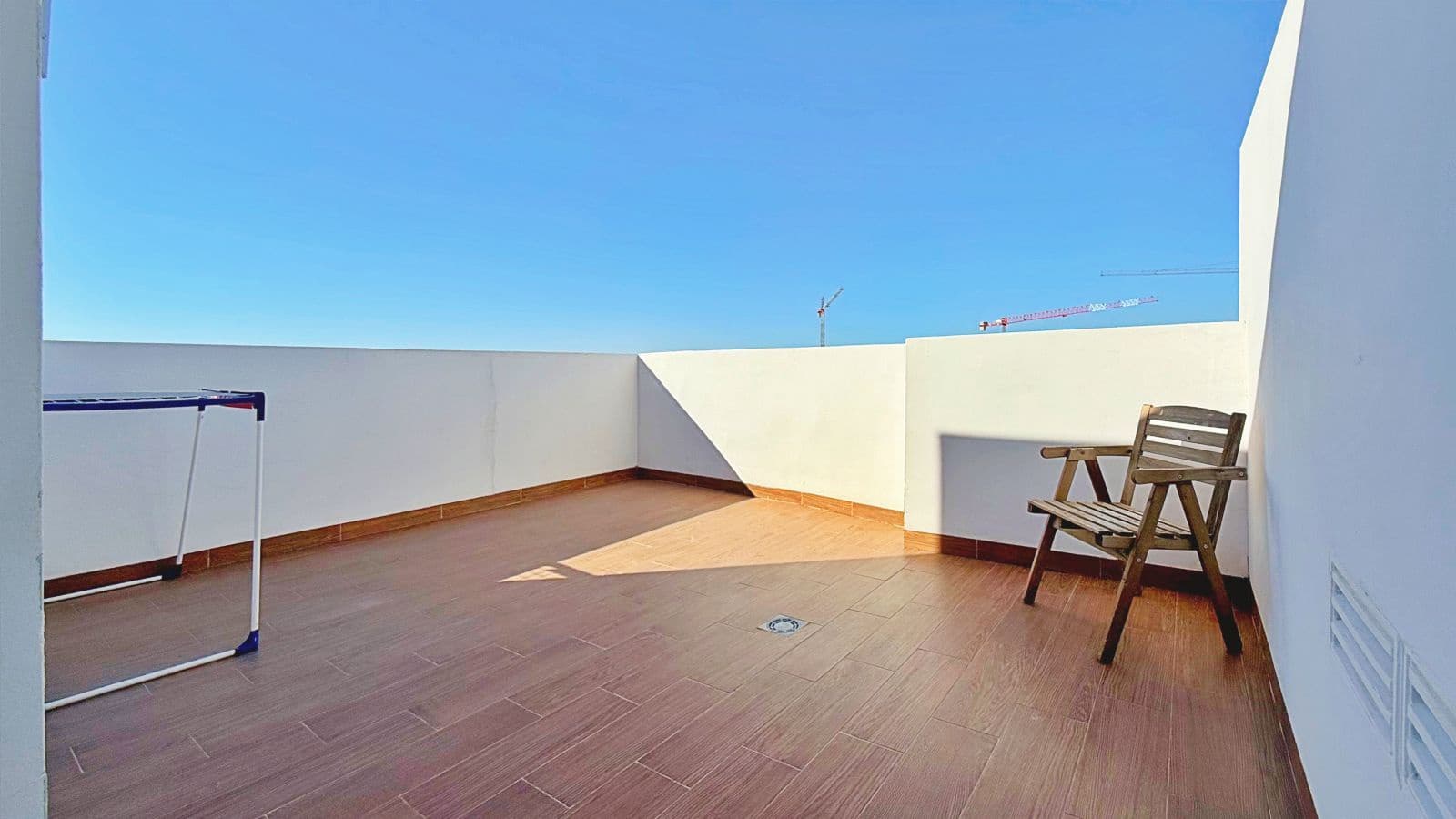Ático de 2 habitaciones en Punta Prima en venta con piscina garaje - 715.000 € (Ref: 9639559)