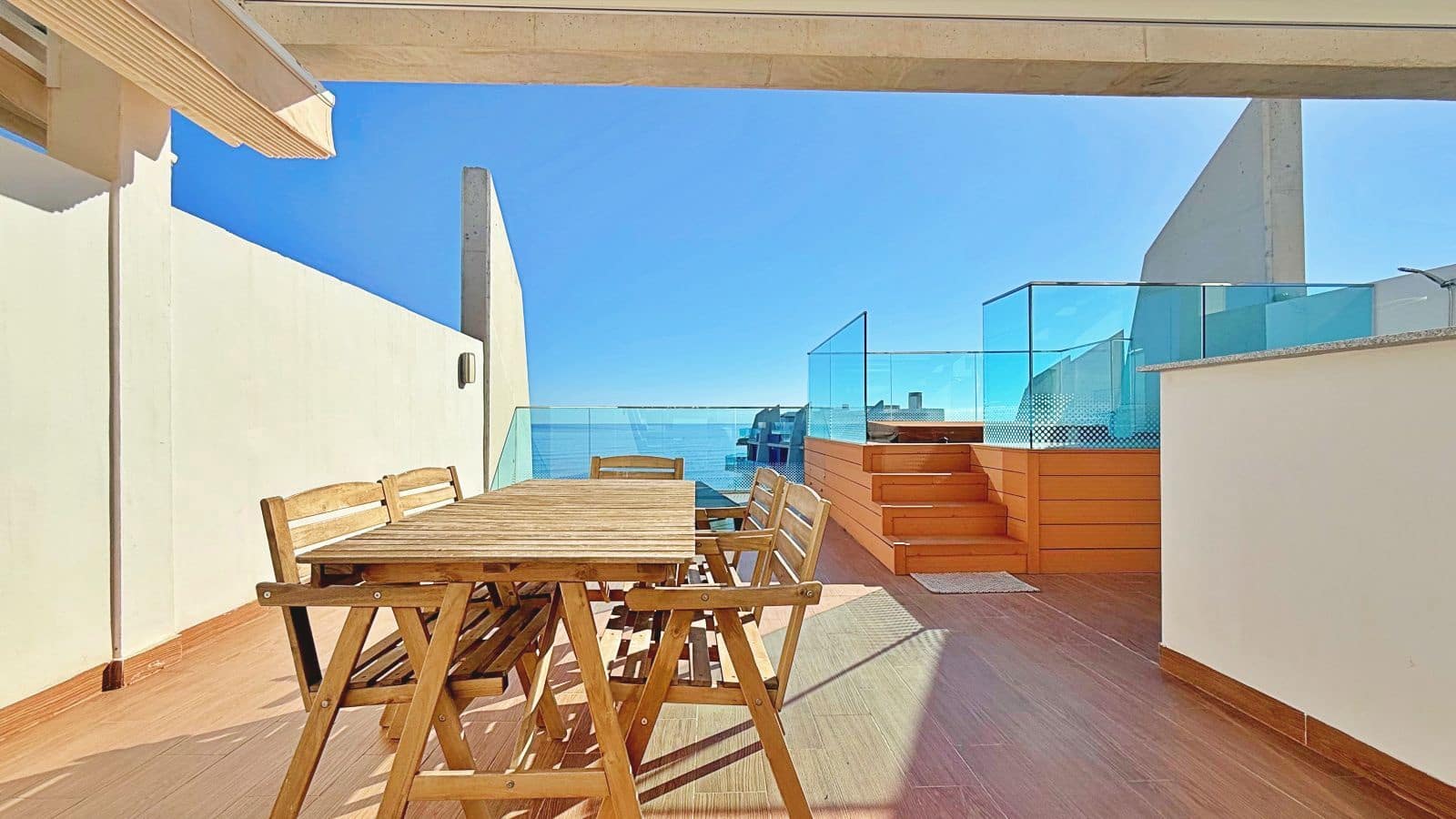 Ático de 2 habitaciones en Punta Prima en venta con piscina garaje - 715.000 € (Ref: 9639559)