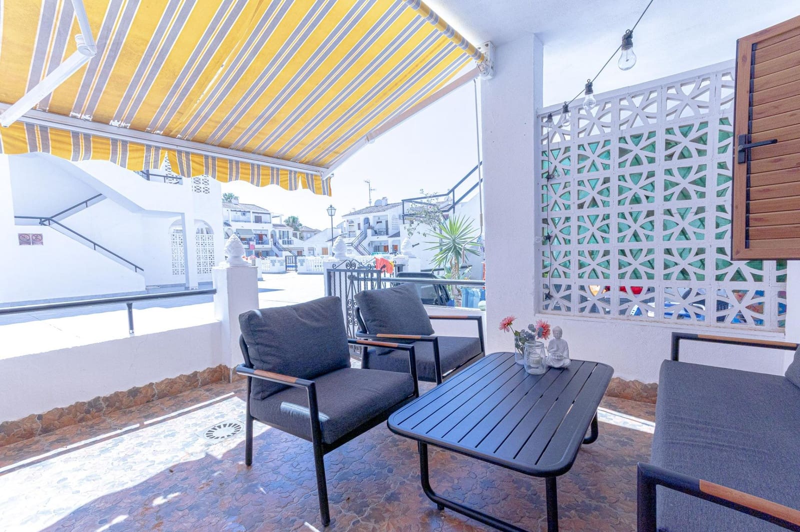 1 slaapkamer Bungalow voor vakantieverhuur in Torrevieja met zwembad - € 680 (Ref: 9648389)