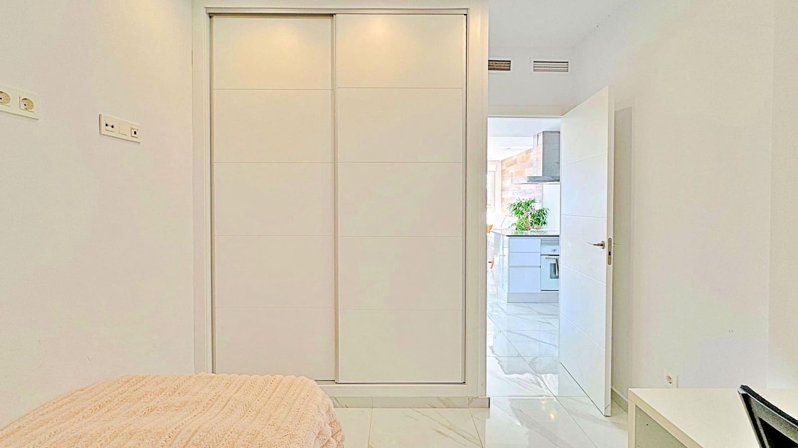 3 slaapkamer Rijtjeshuis te koop in La Siesta met zwembad - € 326.000 (Ref: 9652223)