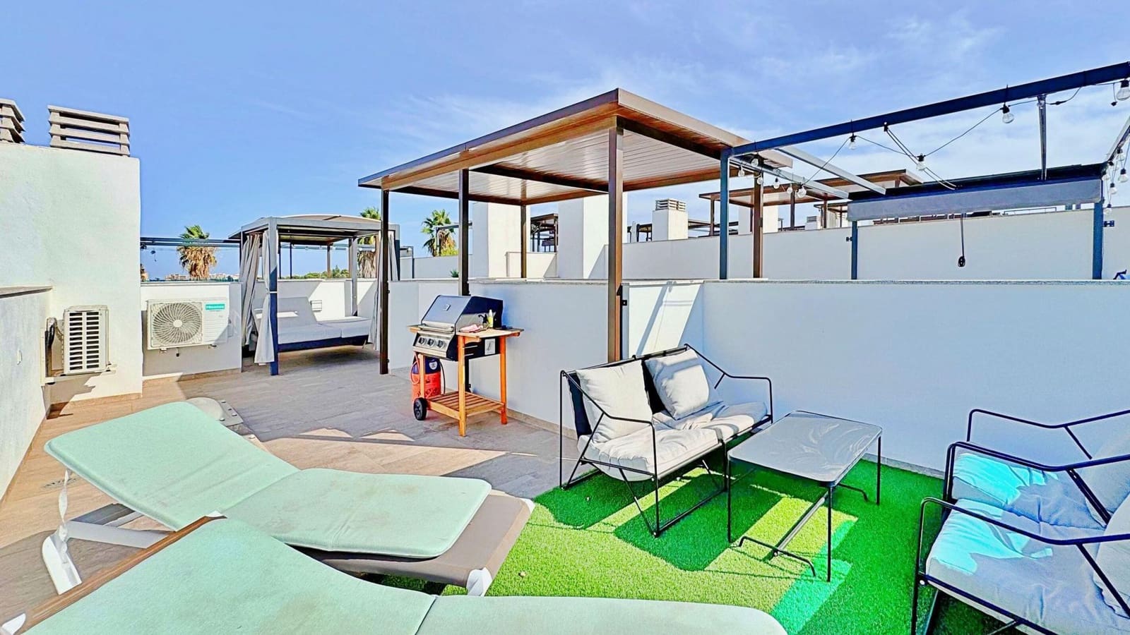 3 slaapkamer Rijtjeshuis te koop in La Siesta met zwembad - € 326.000 (Ref: 9652223)