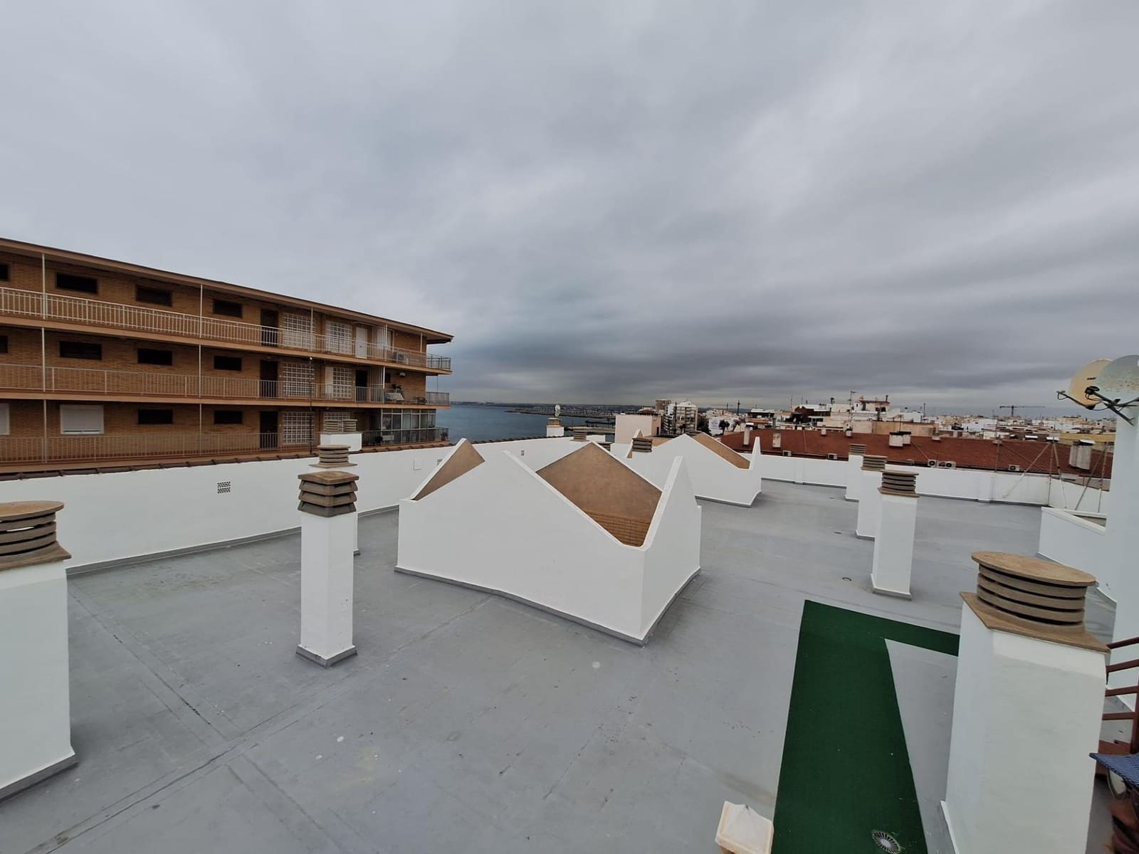 2 bedroom Apartment for sale in Torrevieja with pool - € 369,000 (Ref: 9659626)