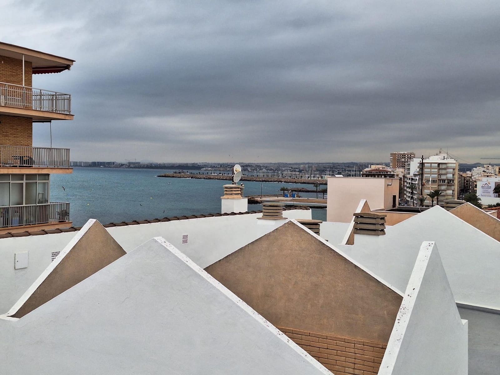 2 bedroom Apartment for sale in Torrevieja with pool - € 369,000 (Ref: 9659626)