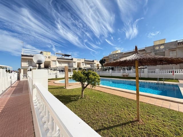 Bungalow de 2 habitaciones en Aguas Nuevas, Torrevieja en venta con piscina - 164.900 € (Ref: 9659629)