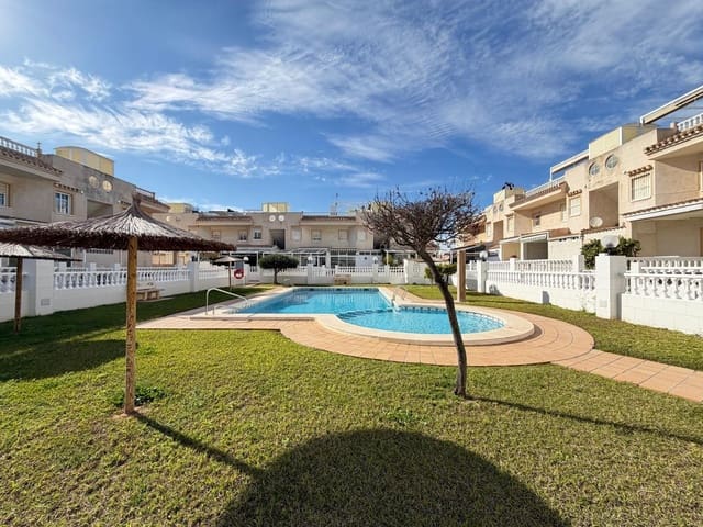 Bungalow de 2 habitaciones en Aguas Nuevas, Torrevieja en venta con piscina - 164.900 € (Ref: 9659629)