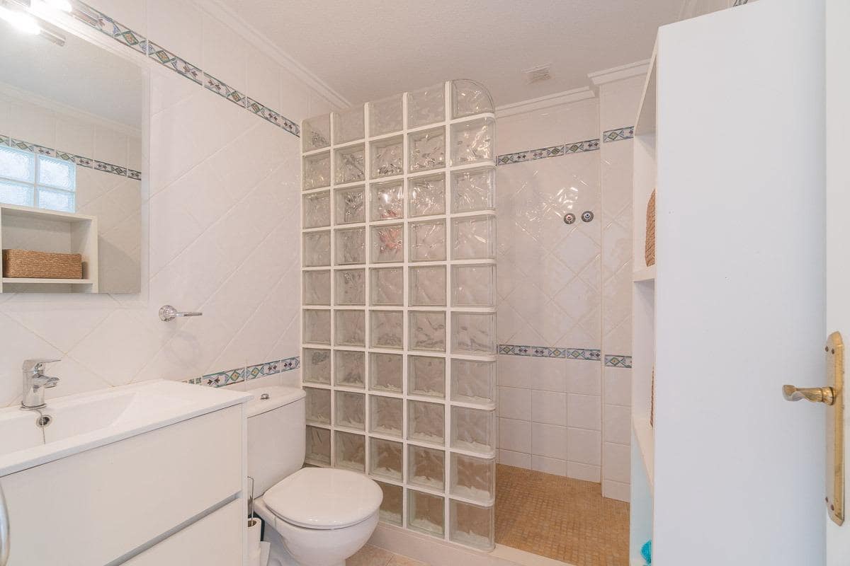 2 slaapkamer Rijtjeshuis te koop in Playa Flamenca met zwembad - € 195.000 (Ref: 9659630)