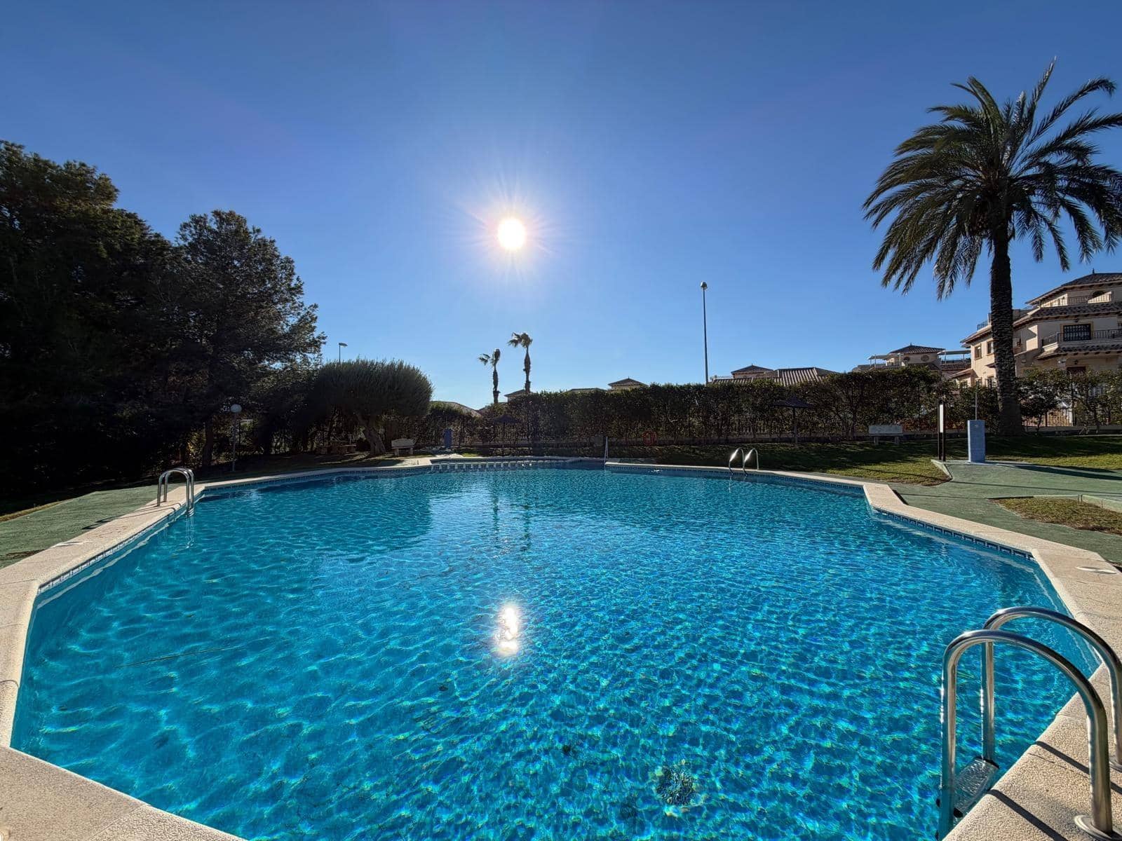 2 soveværelse Rækkehus til salg i Filipinas med swimmingpool garage - € 225.000 (Ref: 9674494)