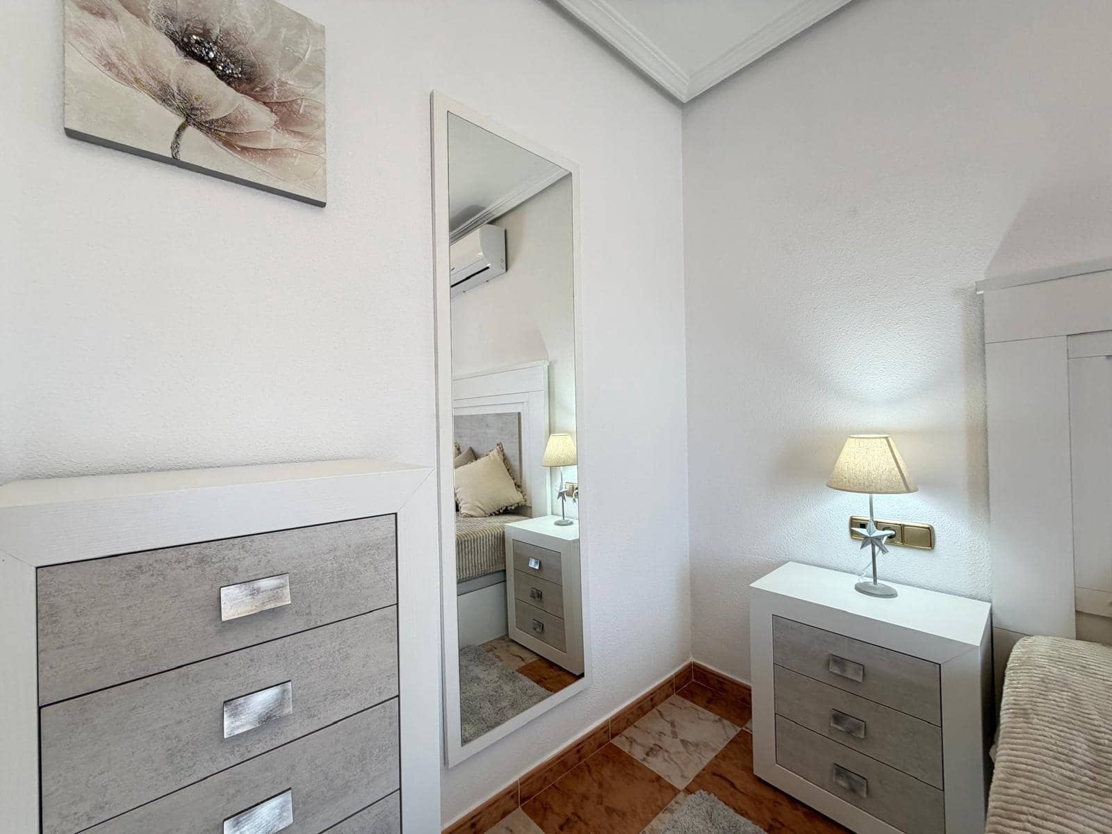 2 soveværelse Rækkehus til salg i Filipinas med swimmingpool garage - € 225.000 (Ref: 9674494)