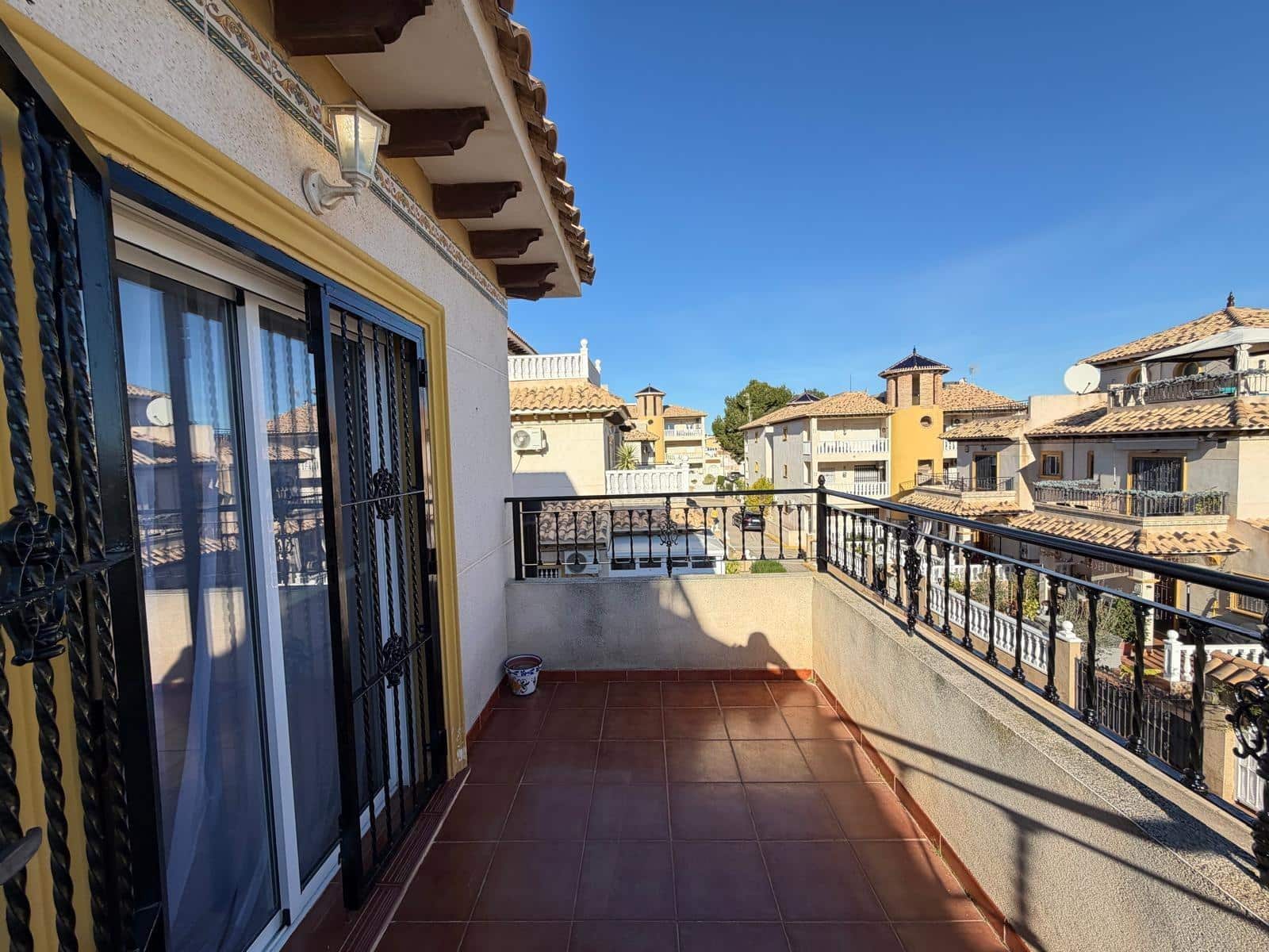 2 soveværelse Rækkehus til salg i Filipinas med swimmingpool garage - € 225.000 (Ref: 9674494)