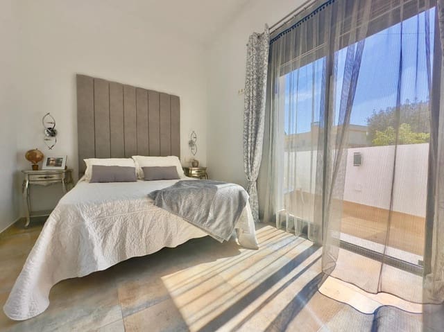 4 quarto Moradia para venda em Torre de la Horadada, Pilar de la Horadada com piscina - 595 000 € (Ref: 9683559)
