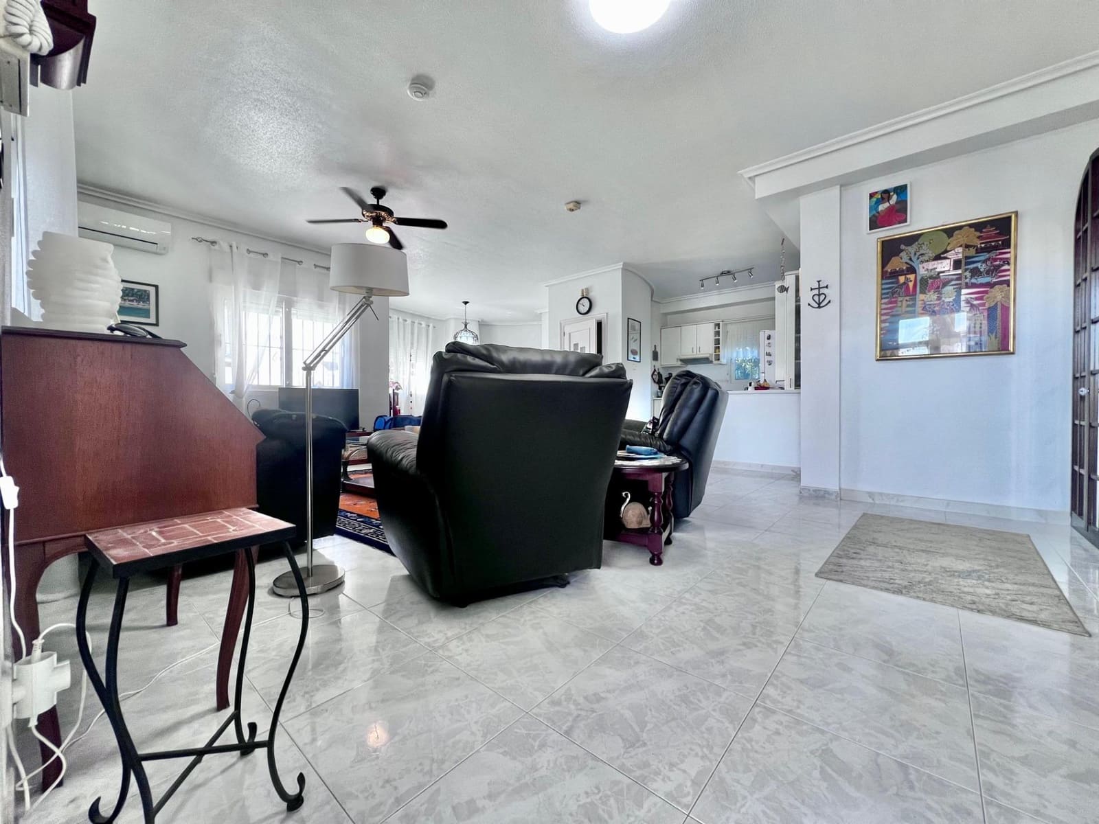 4 Zimmer Villa zu verkaufen in La Zenia mit Pool - 690.000 € (Ref: 9683562)