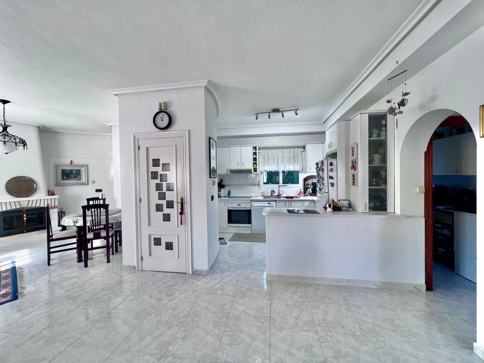 4 Zimmer Villa zu verkaufen in La Zenia mit Pool - 690.000 € (Ref: 9683562)