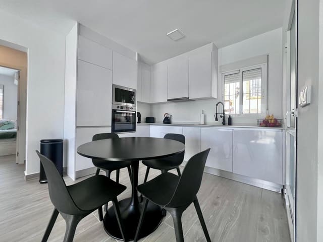 5 soveværelse Villa til salg i Las Filipinas med swimmingpool - € 499.000 (Ref: 9702127)