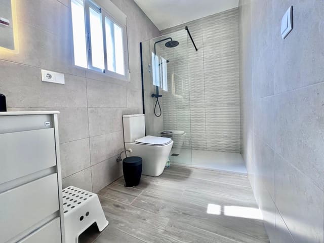 5 soveværelse Villa til salg i Las Filipinas med swimmingpool - € 499.000 (Ref: 9702127)