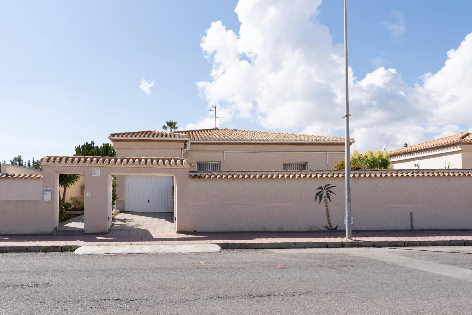 3 soveværelse Villa til salg i Playa Flamenca med swimmingpool garage - € 585.000 (Ref: 9702130)