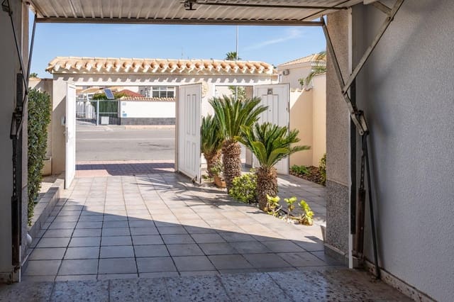3 soveværelse Villa til salg i Playa Flamenca, Orihuela med swimmingpool garage - € 585.000 (Ref: 9702130)