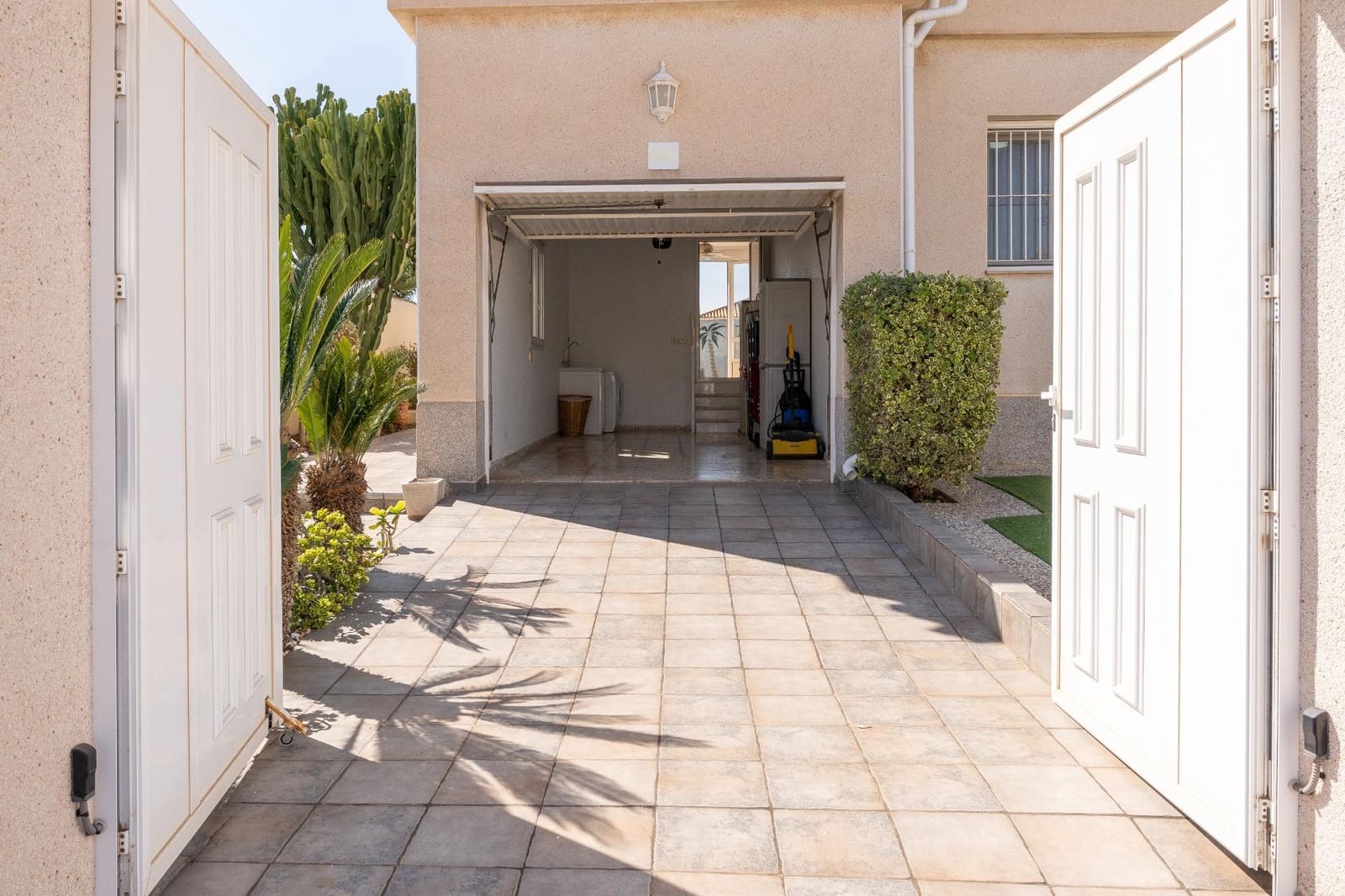 3 soveværelse Villa til salg i Playa Flamenca med swimmingpool garage - € 585.000 (Ref: 9702130)