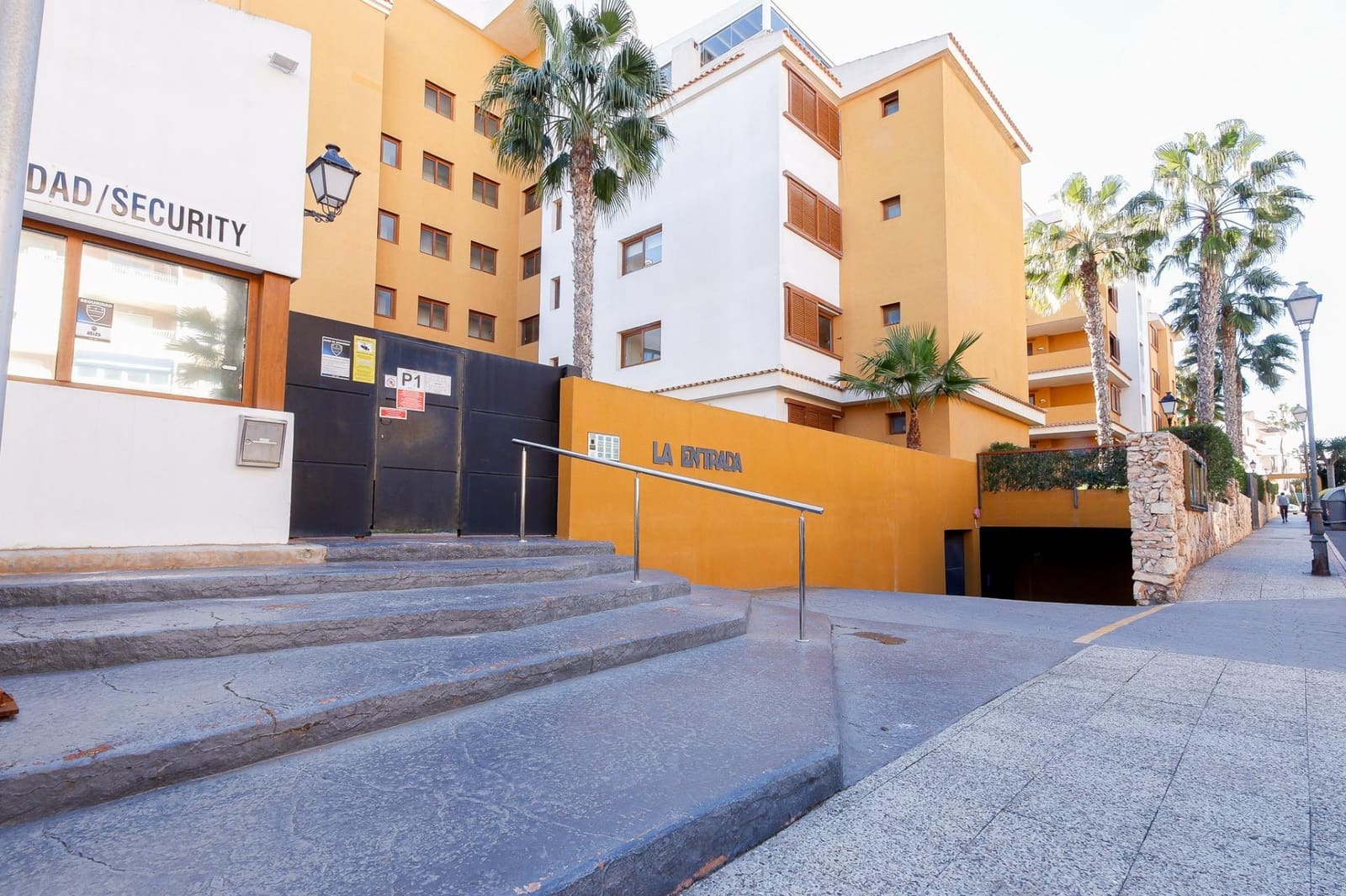 2 bedroom Apartment for sale in Punta Prima with pool garage - € 260,000 (Ref: 9720204)