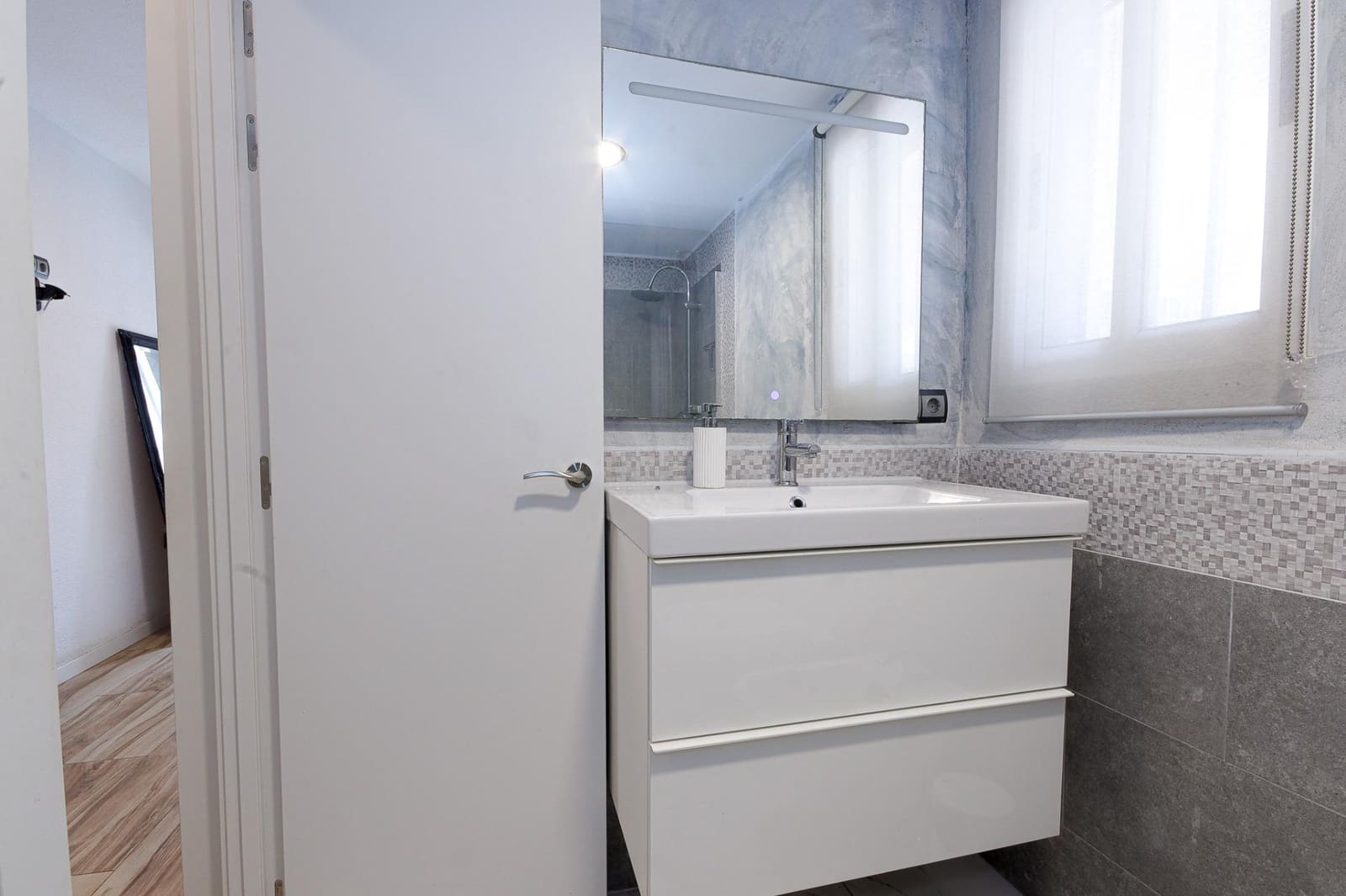 Apartamento de 1 habitación en Torrevieja en venta con piscina - 128.500 € (Ref: 9729372)