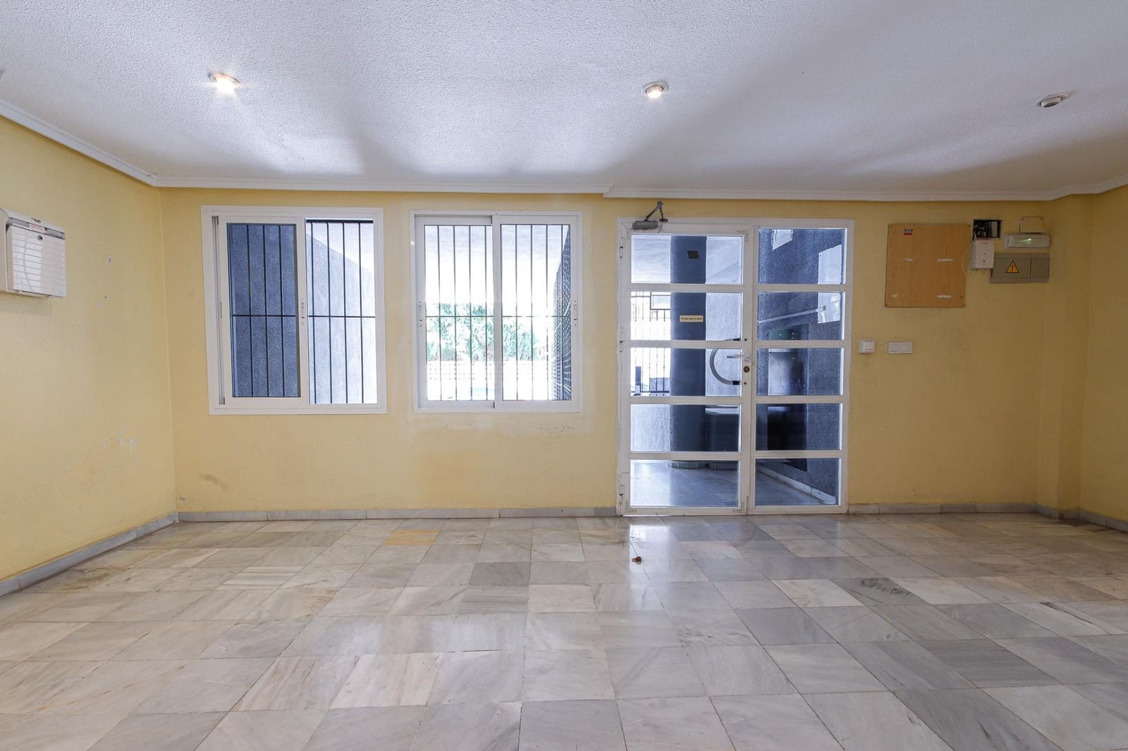 Apartamento de 1 habitación en Torrevieja en venta con piscina - 128.500 € (Ref: 9729372)