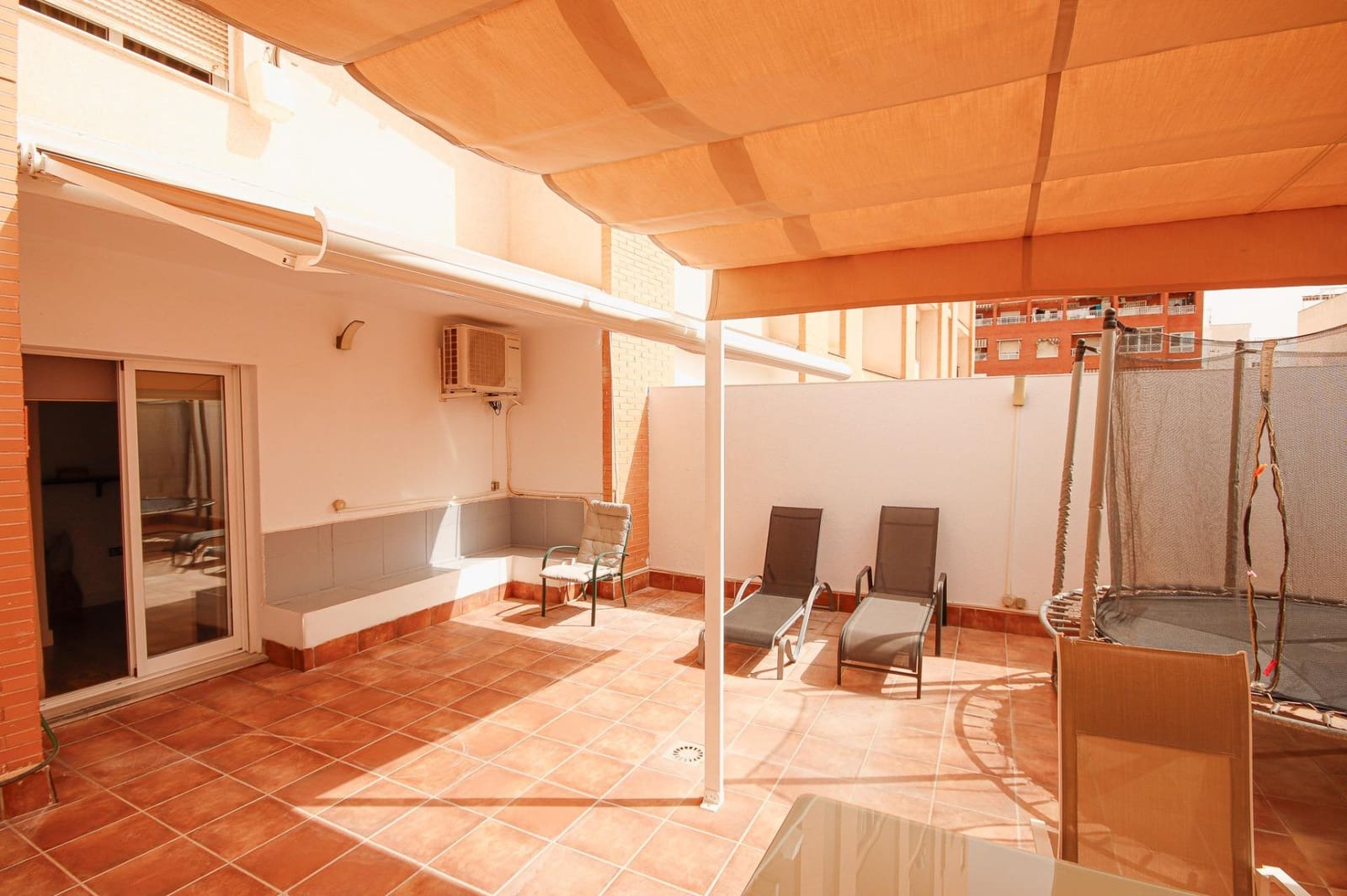 3 bedroom Apartment for holiday rental in Torrevieja with garage - € 595 (Ref: 9730277)