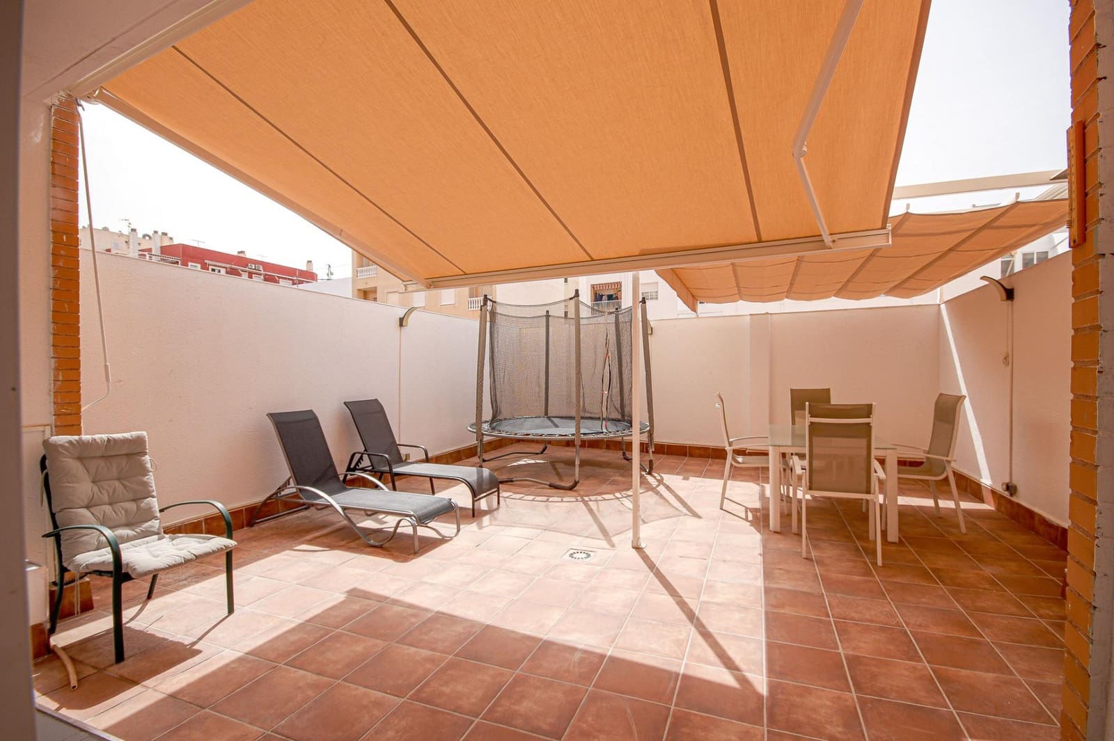 3 bedroom Apartment for holiday rental in Torrevieja with garage - € 595 (Ref: 9730277)