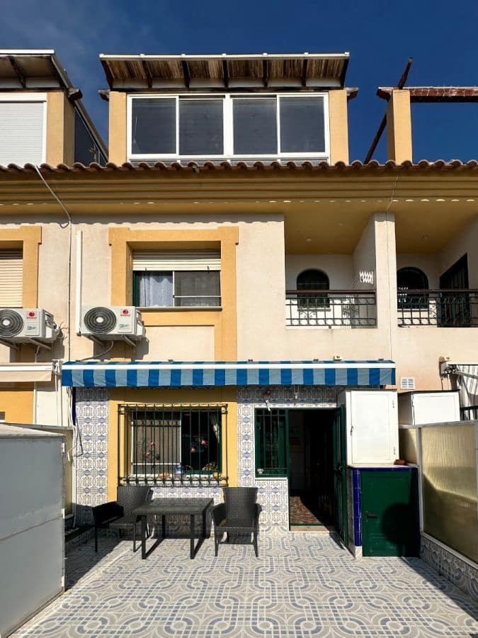 3 soveværelse Rækkehus til salg i La Zenia med swimmingpool - € 250.000 (Ref: 9730284)