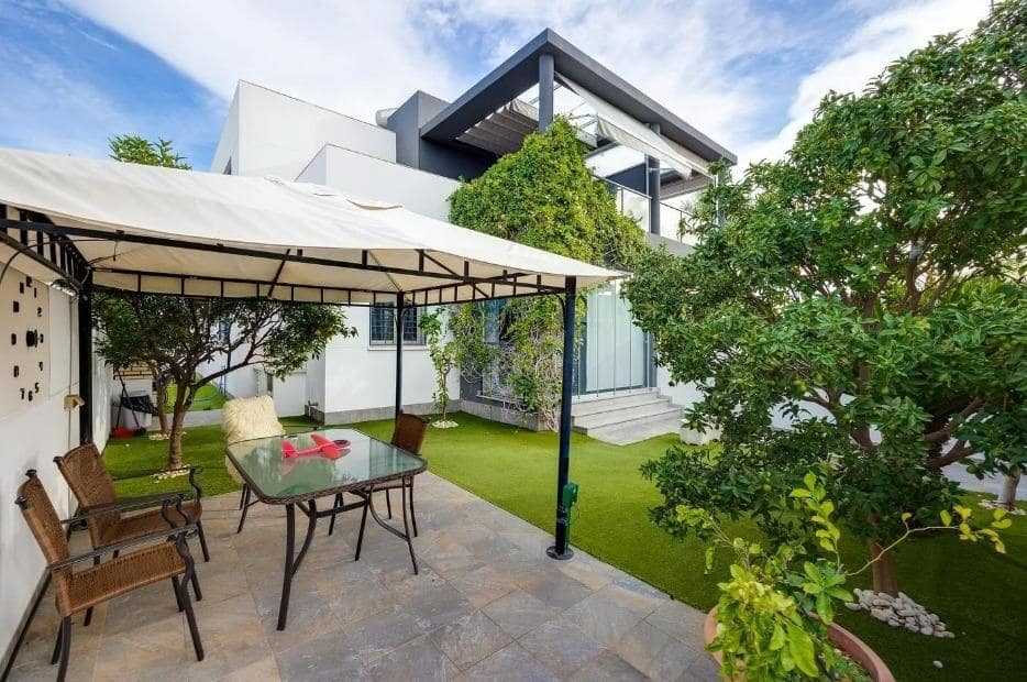 3 Zimmer Reihenhaus zu verkaufen in Torrevieja mit Pool - 349.990 € (Ref: 9735816)