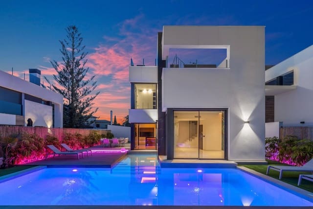 3 soverom Villa til salgs i El Chaparral - La Siesta - La Torreta, Torrevieja med svømmebasseng - € 639 000 (Ref: 9747013)