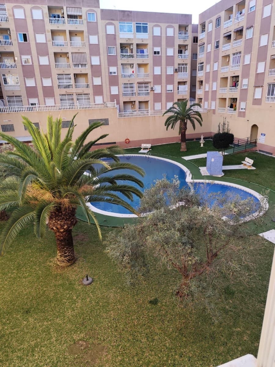 2 chambre Appartement à vendre à Torrevieja avec piscine - 180 000 € (Ref: 9755947)