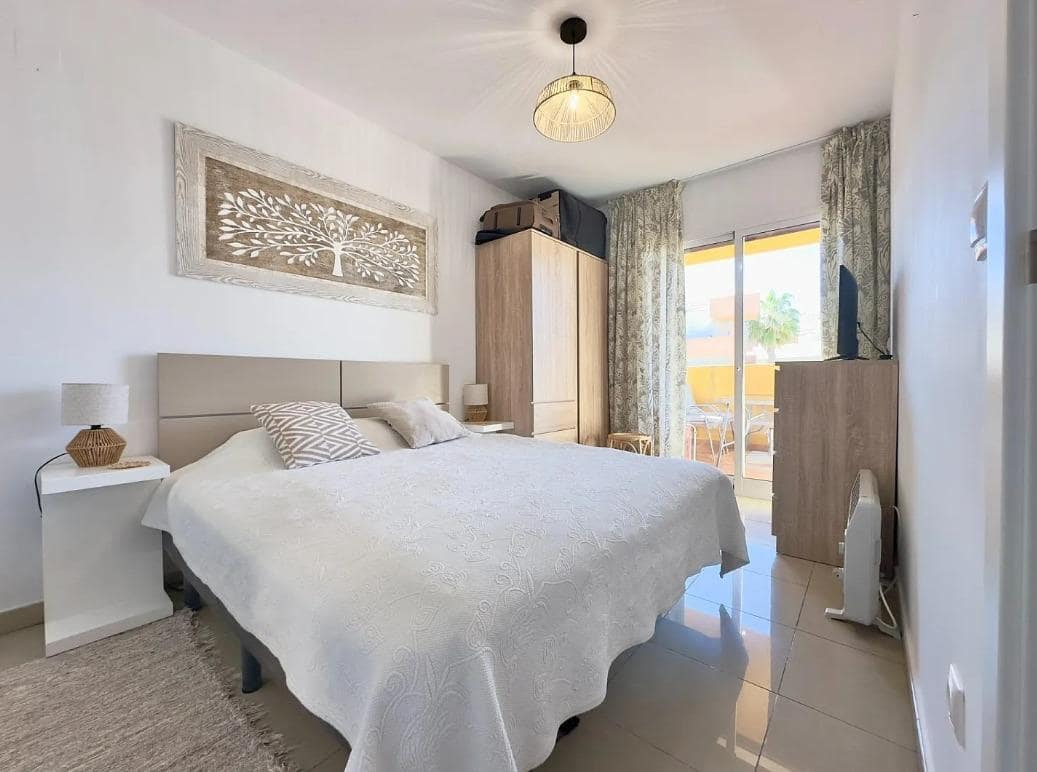 Apartamento de 2 habitaciones en Playa Flamenca en venta con piscina - 239.000 € (Ref: 9762160)