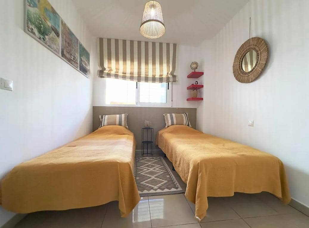 Apartamento de 2 habitaciones en Playa Flamenca en venta con piscina - 239.000 € (Ref: 9762160)