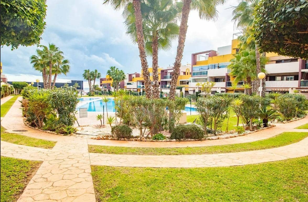 Apartamento de 2 habitaciones en Playa Flamenca en venta con piscina - 239.000 € (Ref: 9762160)