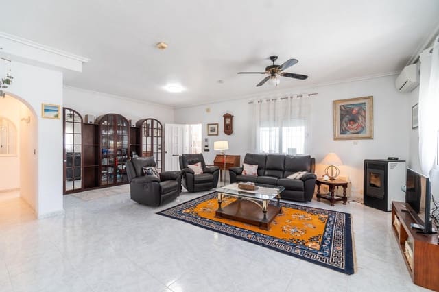 3 soveværelse Villa til salg i La Zenia, Orihuela med swimmingpool garage - € 640.000 (Ref: 9762165)