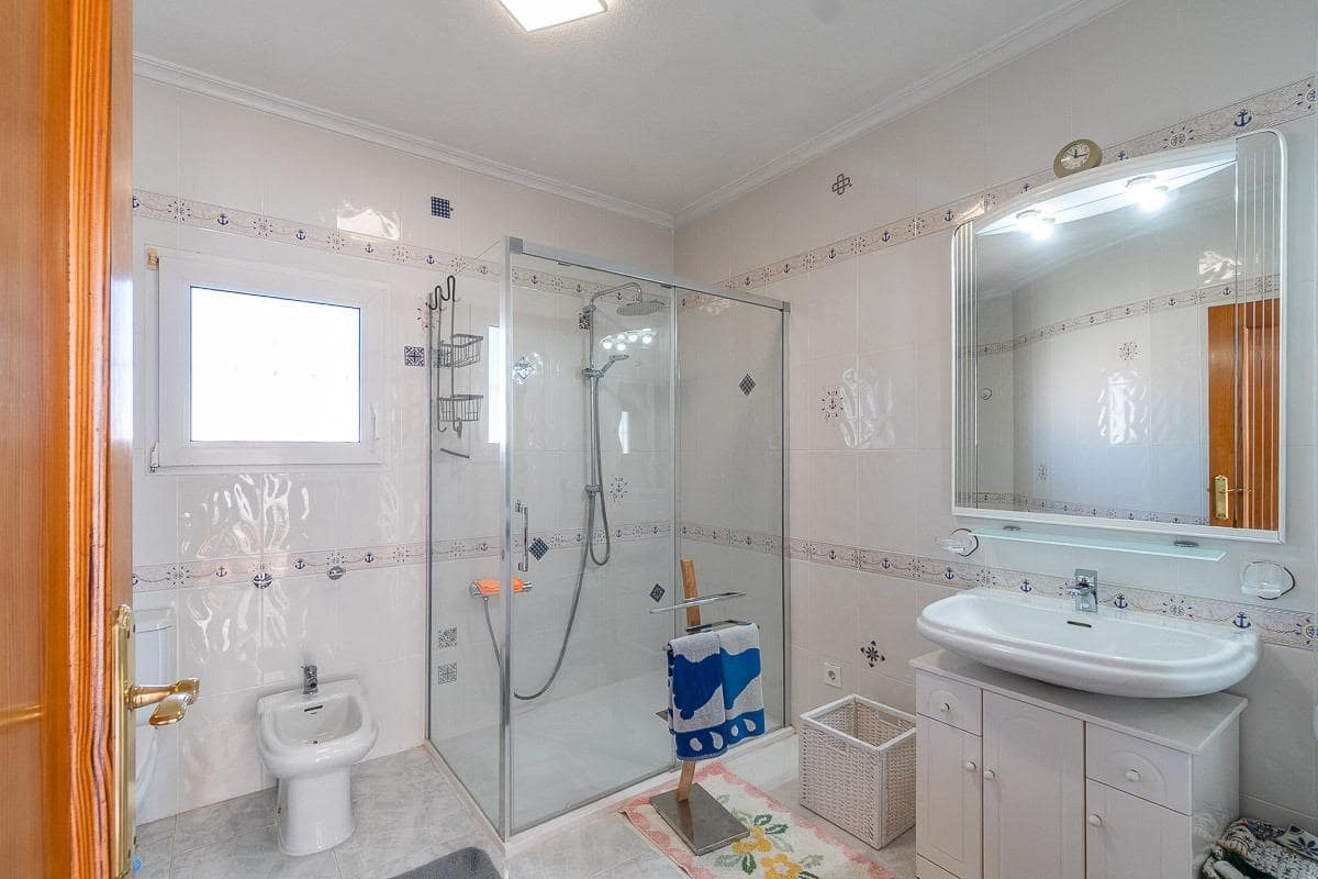 3 soveværelse Villa til salg i La Zenia med swimmingpool garage - € 640.000 (Ref: 9762165)