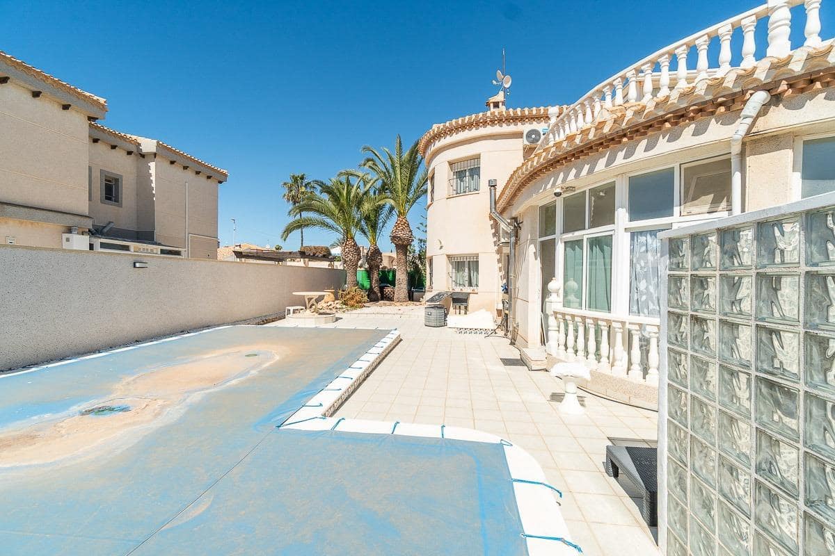3 soveværelse Villa til salg i La Zenia med swimmingpool garage - € 640.000 (Ref: 9762165)