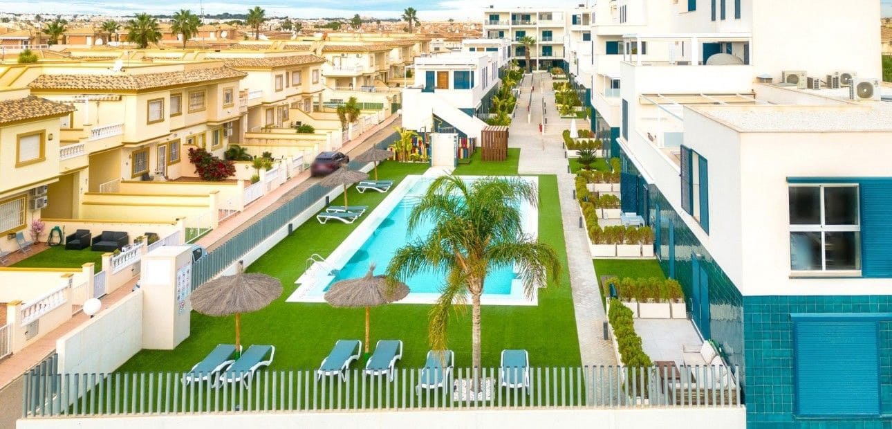 1 slaapkamer Appartement te koop in Playa Flamenca met zwembad - € 229.000 (Ref: 9765151)