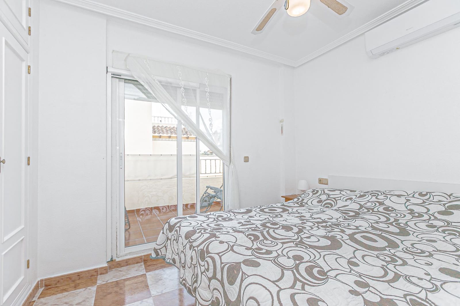 3 slaapkamer Flat te koop in Playa Flamenca met zwembad - € 224.500 (Ref: 9765153)
