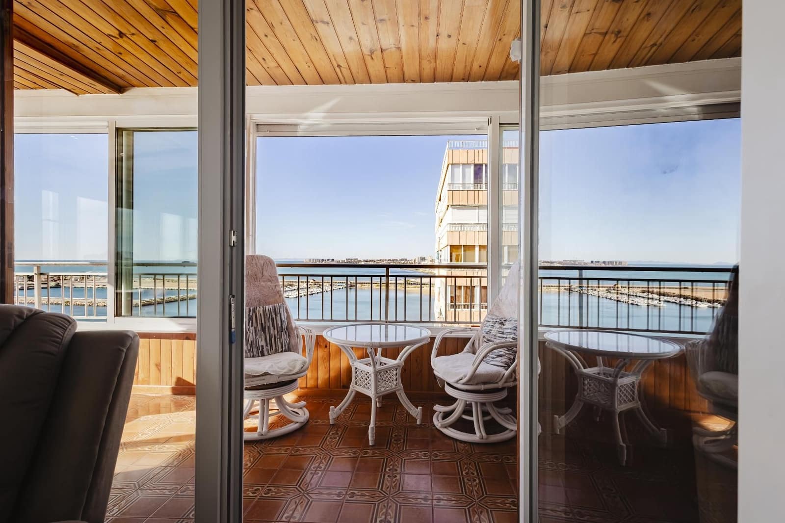 3 sypialnia Apartament na sprzedaż w Torrevieja z basenem garażem - 389 500 € (Ref: 9765154)