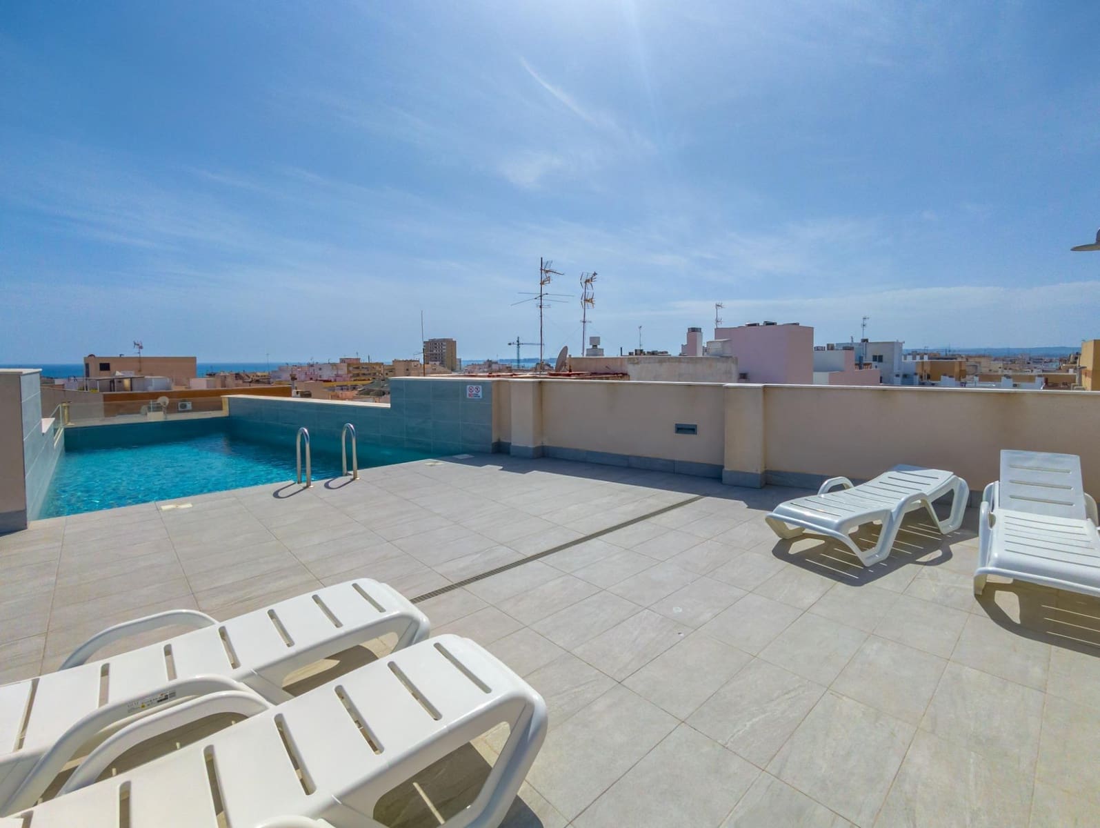 2 sypialnia Mieszkanie na sprzedaż w Torrevieja z basenem - 274 000 € (Ref: 9765155)