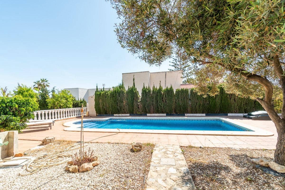 Chalet de 4 habitaciones en La Mata en venta con piscina garaje - 859.000 € (Ref: 9780773)
