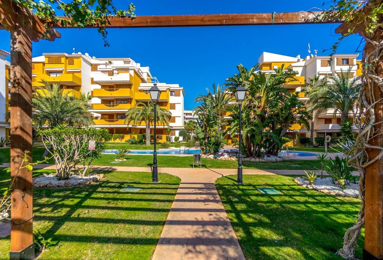2 quarto Apartamento para venda em Punta Prima com piscina - 345 000 € (Ref: 9797342)
