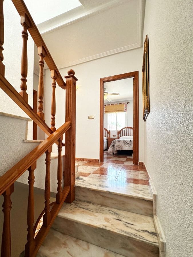 2 soveværelse Rækkehus til salg i Orihuela Costa med swimmingpool - € 235.000 (Ref: 9799493)