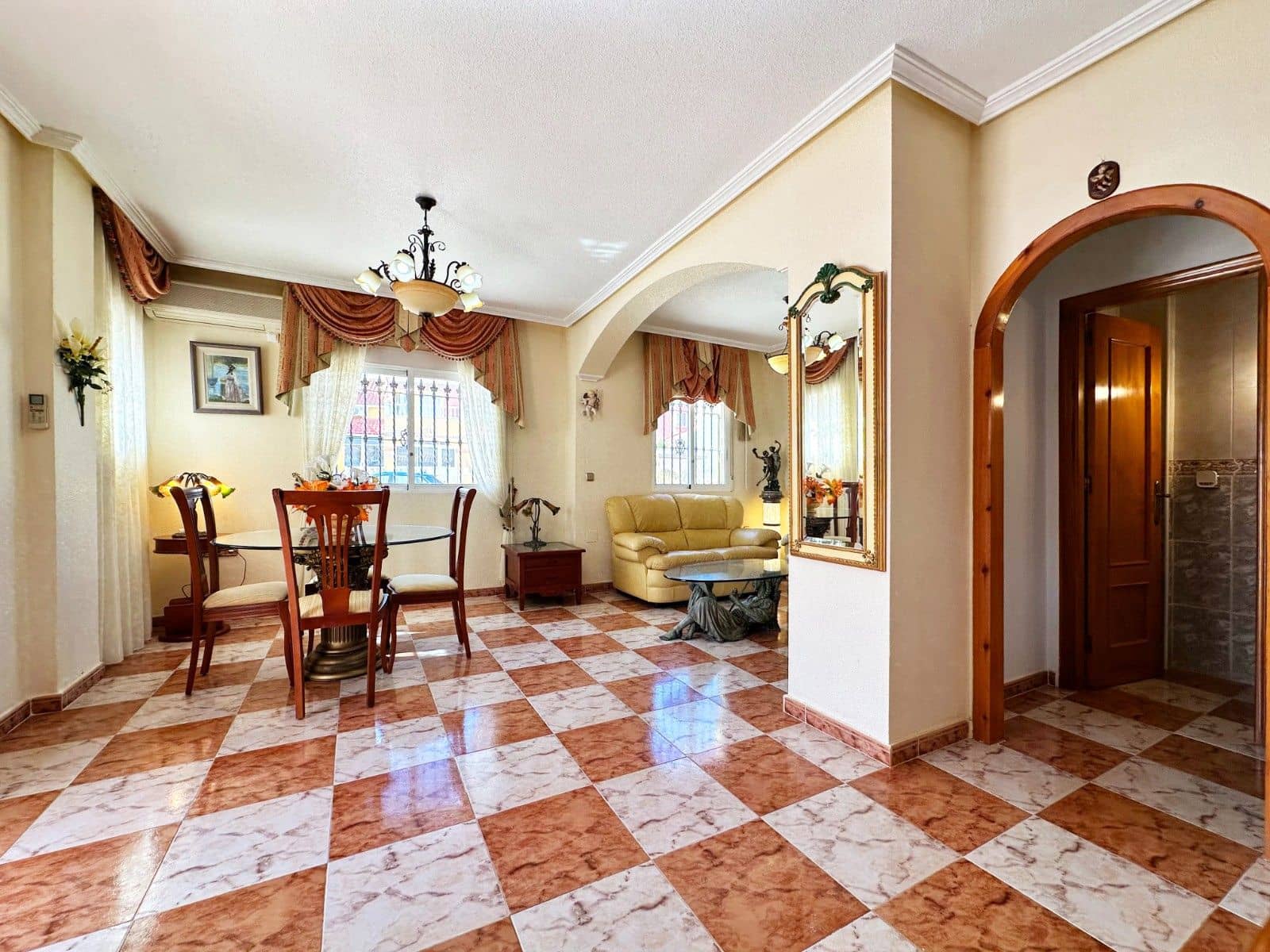 2 soveværelse Rækkehus til salg i Orihuela Costa med swimmingpool - € 235.000 (Ref: 9799493)