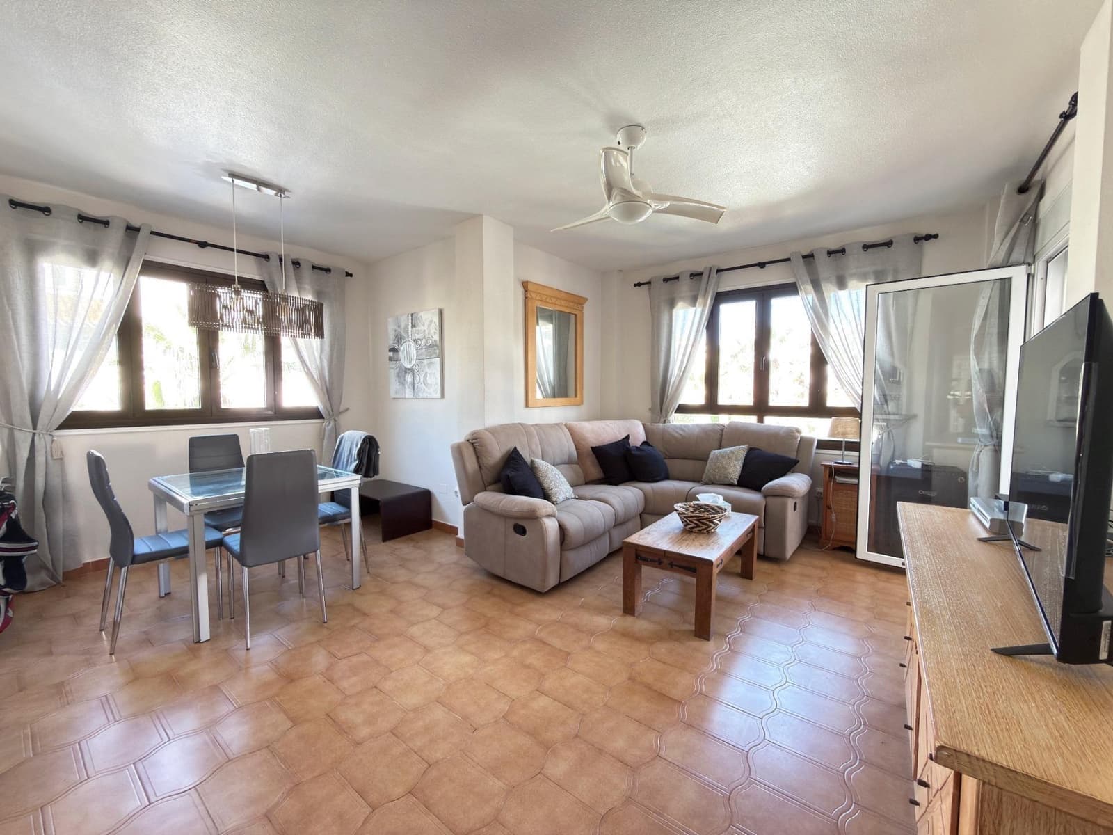 2 soveværelse Lejlighed til salg i Villamartin med swimmingpool - € 159.900 (Ref: 9800664)